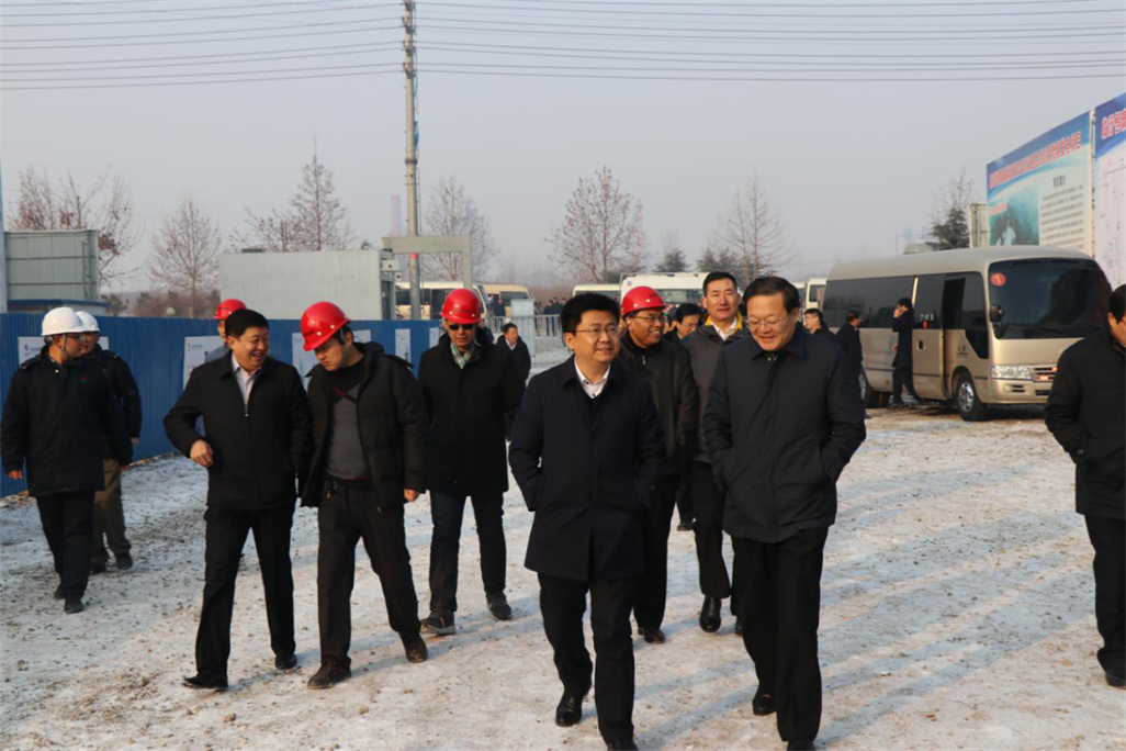 1月6日沂南县新旧动能转换观摩会与会领导莅临恒泰新能源观摩指导1.png